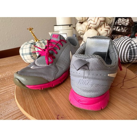 Nike In Season TR Women 8.5 - Picture 2 of 5
